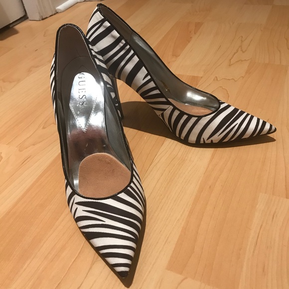 Guess zebra patterned heels size 8 - Picture 6 of 7